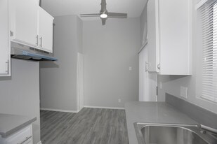 The Marq Apartments in Los Angeles, CA - Building Photo