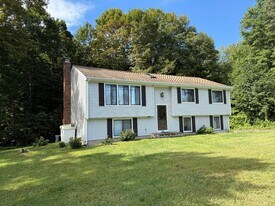 15 Hoskins Rd in Simsbury, CT - Building Photo