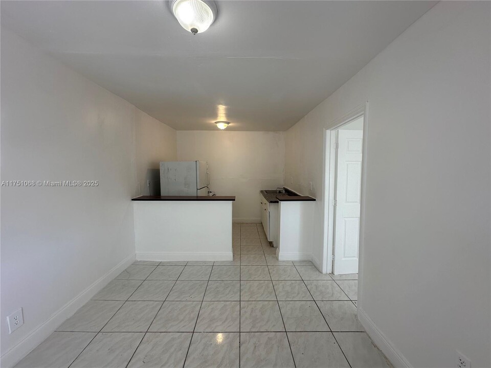 2328 SW 17th St, Unit 3 in Miami, FL - Building Photo