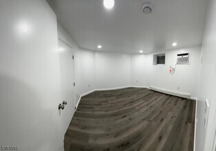 74 Eaton Pl in East Orange, NJ - Building Photo - Building Photo