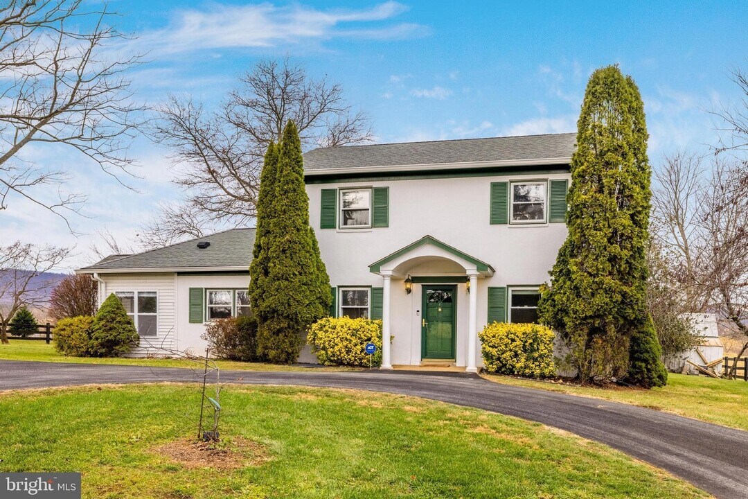 38768 Fry Farm Rd in Lovettsville, VA - Building Photo