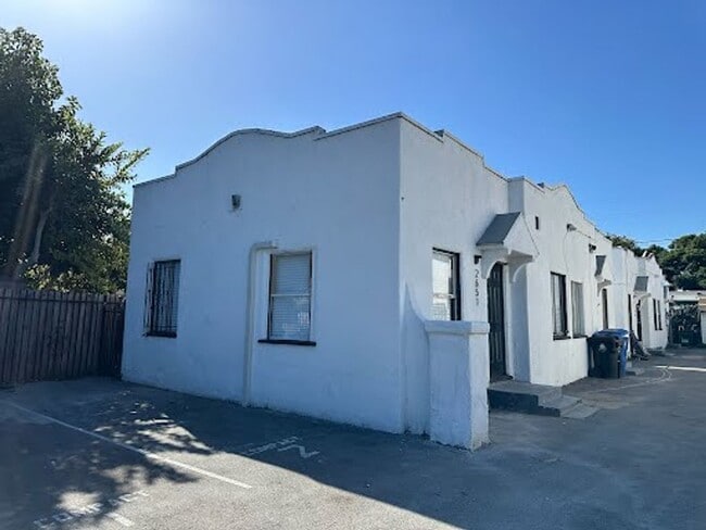 2651 Cloverdale Ave in Los Angeles, CA - Building Photo - Building Photo