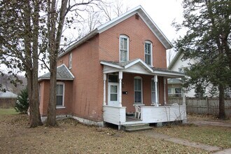 217 E King St in Winona, MN - Foto de edificio - Building Photo