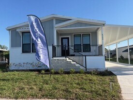 4208 Long Lake Way in Ellenton, FL - Building Photo