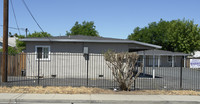 Solano Avenue Apartments in Bay Point, CA - Foto de edificio - Building Photo