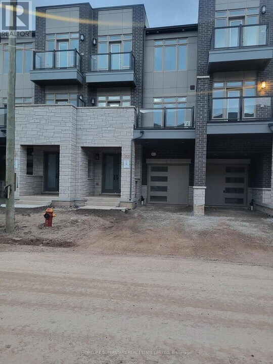 3321 Taha Gdns in Oakville, ON - Building Photo