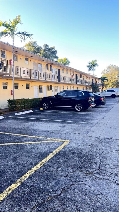 20200 NE 29th Ct in Miami, FL - Building Photo
