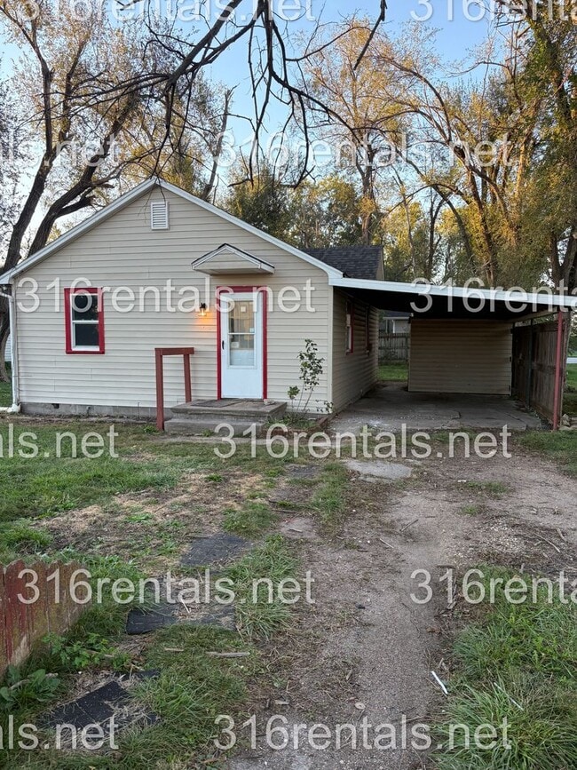 property at 923 W 2nd St