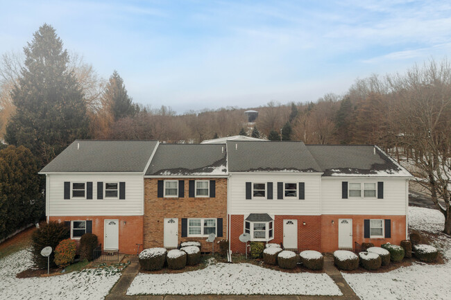 Edinboro Townhomes and Apartments in Edinboro, PA - Building Photo - Building Photo