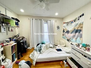 207 Boston Ave, Unit A in Medford, MA - Foto de edificio - Building Photo