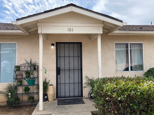 508 S Dearing Ave, Unit 101 in Fresno, CA - Foto de edificio - Building Photo