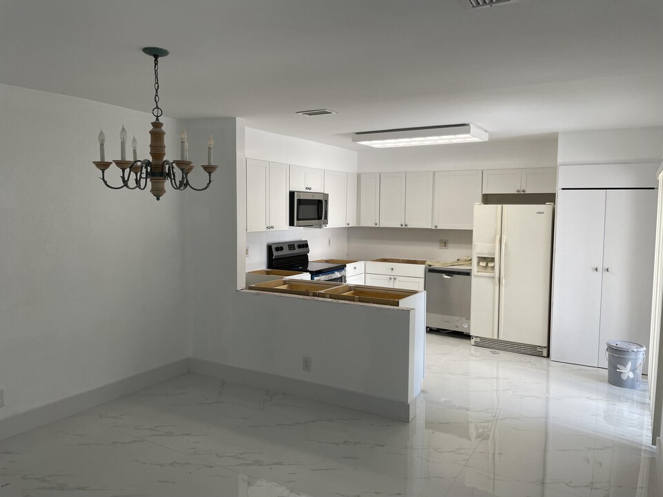 12124 Regal Ct N in Wellington, FL - Building Photo