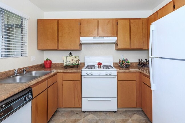 Shelter Cove Apartments in Yuba City, CA - Building Photo - Building Photo