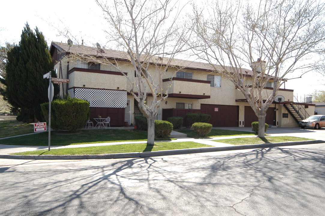 44758 Stanridge Ave in Lancaster, CA - Building Photo