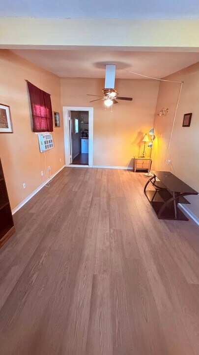 3324 Webber St, Unit Studio in Sarasota, FL - Building Photo