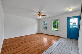 1426 Walnut Cir in Carol Stream, IL - Building Photo - Building Photo