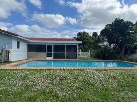 7520 NW 44th Ct in Coral Springs, FL - Building Photo