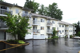 Eagle Ridge Apartments in Woodinville, WA - Building Photo - Building Photo