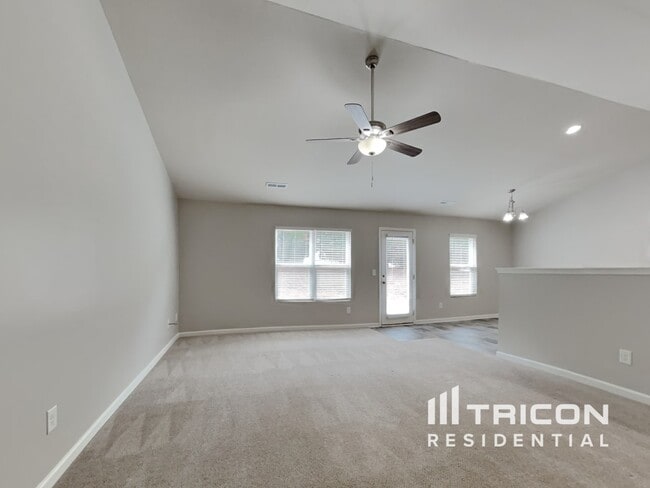 129 Ridgemoore Ct in Four Oaks, NC - Building Photo - Building Photo