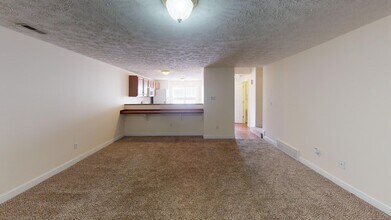 7112 Country Club Dr in Huntington, WV - Building Photo - Building Photo