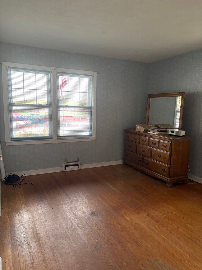 12 Graham Ave in New Hartford, NY - Building Photo - Building Photo