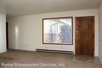 8834 SE 9th Ave in Portland, OR - Foto de edificio - Building Photo