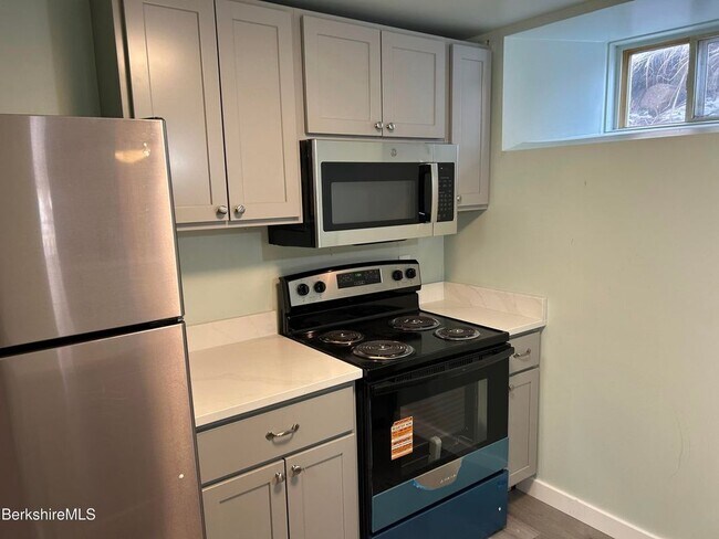 1 Pebble St in North Adams, MA - Building Photo - Building Photo