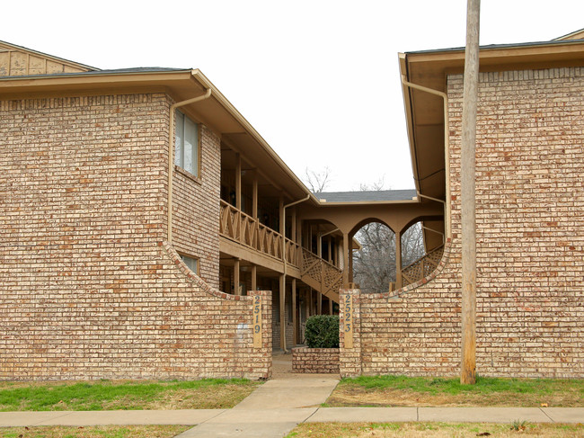 Four Oaks in Tulsa, OK - Foto de edificio - Building Photo