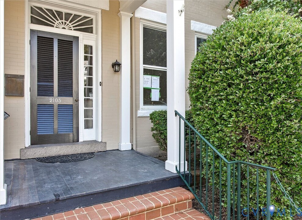 2105 Stuart Ave in Richmond, VA - Building Photo