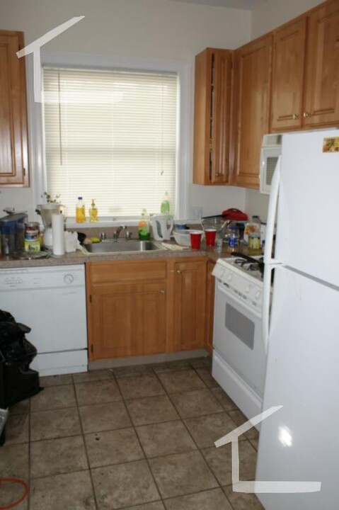 9 Gardner Ter, Unit 3 in Boston, MA - Building Photo