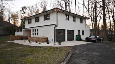 5755 Doncaster Dr in Charlotte, NC - Building Photo - Building Photo