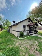 17 W Chavez St in Edinburg, TX - Building Photo - Building Photo