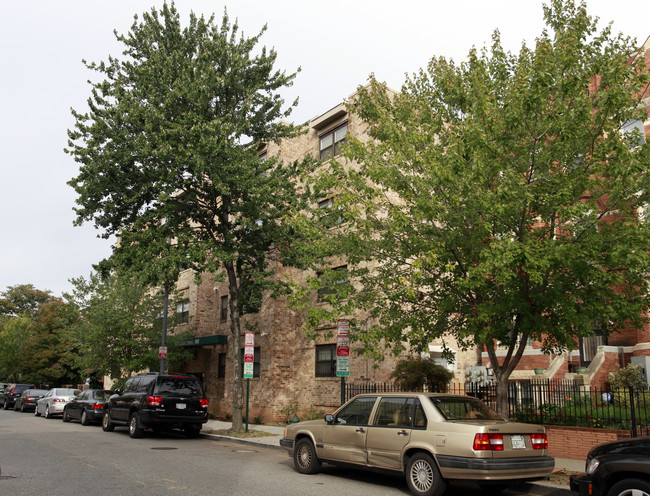 1429 Girard St NW in Washington, DC - Building Photo - Building Photo