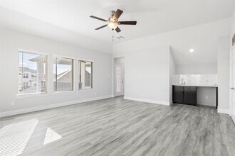4935 Grapevine Ln in Manvel, TX - Foto de edificio - Building Photo