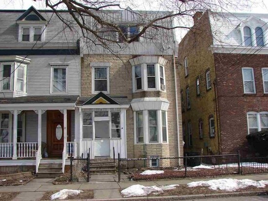 11 Riverside Avenue, Unit 2nd Floor in Rensselaer, NY - Foto de edificio - Building Photo