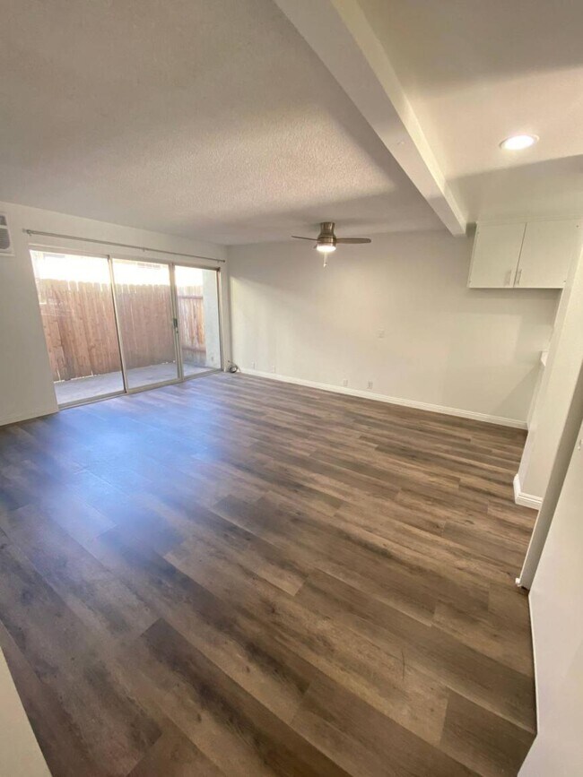 311 S Primrose Ave in Monrovia, CA - Foto de edificio - Building Photo