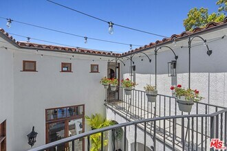 1381 Summitridge Dr in Beverly Hills, CA - Building Photo - Building Photo