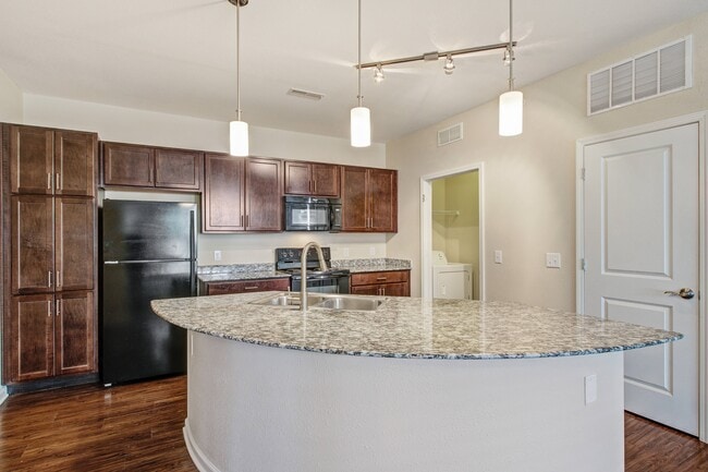 Reveal on Cumberland Apartments in Fishers, IN - Foto de edificio - Building Photo