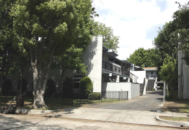 570 N Madison Ave in Pasadena, CA - Building Photo - Building Photo