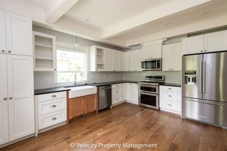 924 NW Riverside Blvd in Bend, OR - Building Photo - Building Photo