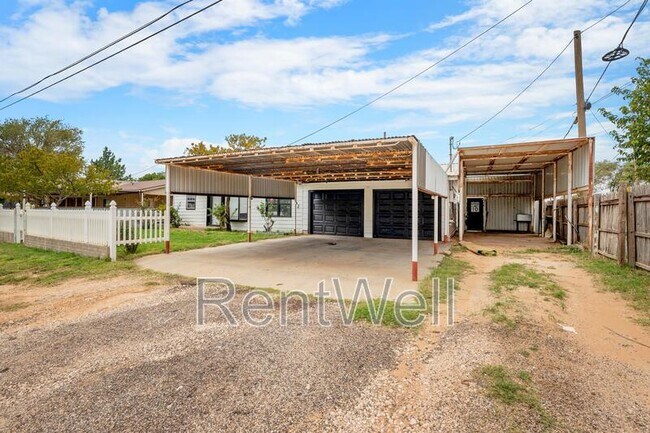 216 S Ave D in Denver City, TX - Building Photo - Building Photo