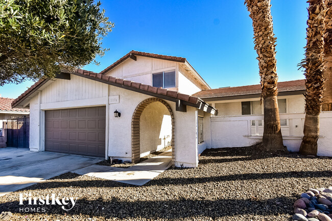 5176 Venita Dr in Las Vegas, NV - Building Photo - Building Photo