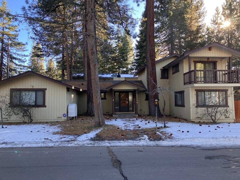 2244 Texas Ave in South Lake Tahoe, CA - Building Photo