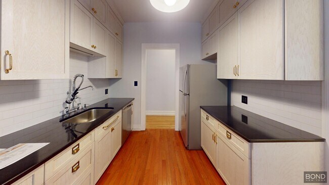 93 Park Terrace W in New York, NY - Building Photo - Building Photo