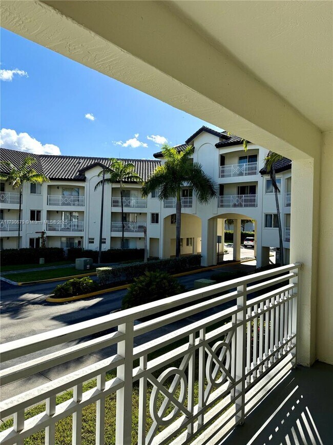 8851 NW 112th Ave, Unit 202 in Doral, FL - Building Photo - Building Photo
