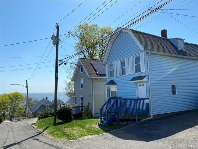 14 Highview Ave in Milford, CT - Building Photo - Building Photo