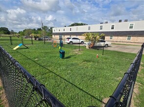 Park Place Apartments in Angleton, TX - Building Photo - Building Photo