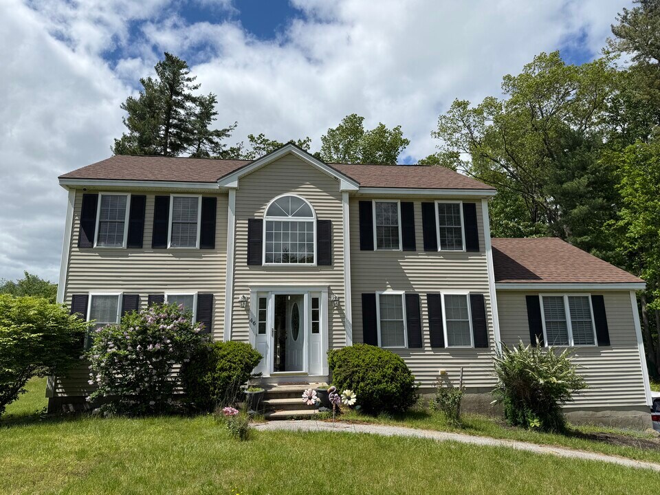 46 Tsienneto Rd in Derry, NH - Building Photo