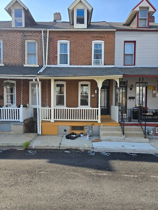 1131 W Court St in Allentown, PA - Building Photo