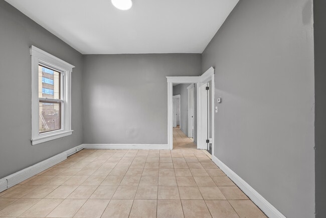 237 20th Ave, Unit 2 in Paterson, NJ - Building Photo - Building Photo